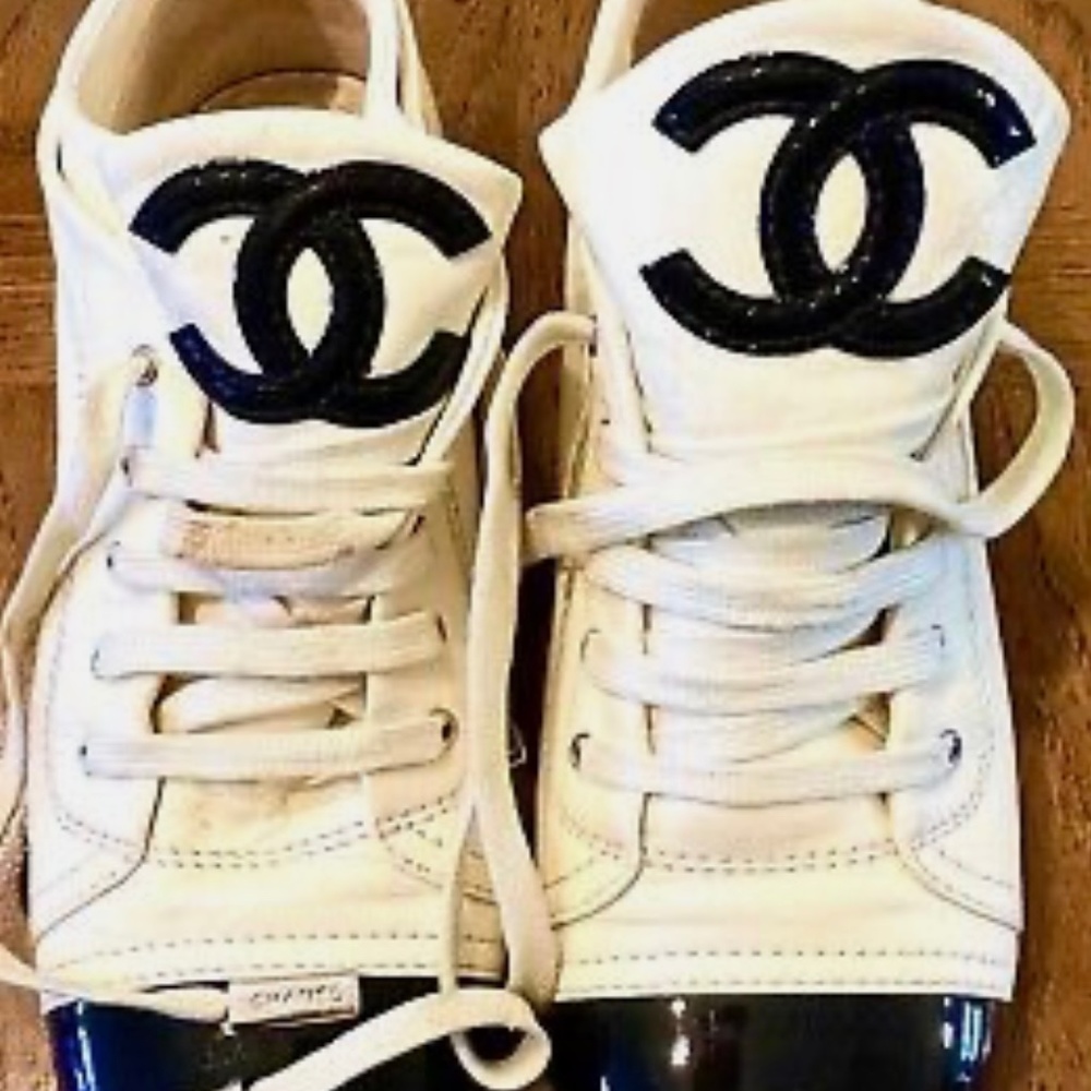 Authentic CHANEL Sneakers White & Black 38.5